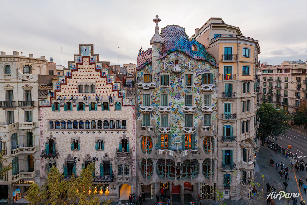 Casa Mila by Antoni Gaudi architect