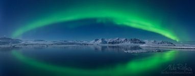 Aurora in the Jökulsárlón lagoon