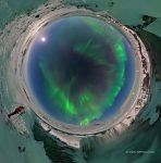 Northern lights over the Godafoss waterfall. Planeta