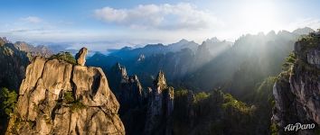 Stone Monkey Gazing Over the Sea of Clouds