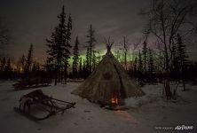 Northern lights behind the chum