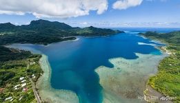 Between the islands Huahine-Nui and Huahine-Iti