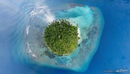 Above the Munandhoo Island