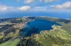 Lagoa das Sete Cidades twin lake