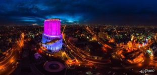 Le Royal Hotel at night