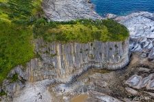 On the coast of Cape Stolbchaty