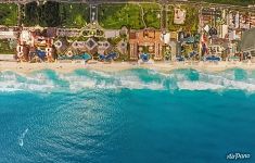 Hotel zone between the Caribbean Sea and Bojorquez Lagoon