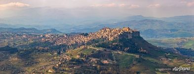 Enna, Sicily, Italy (19140x7291 px)
