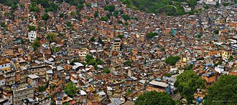 Favelas in Rio-de-Janeiro (21009x9292 px)